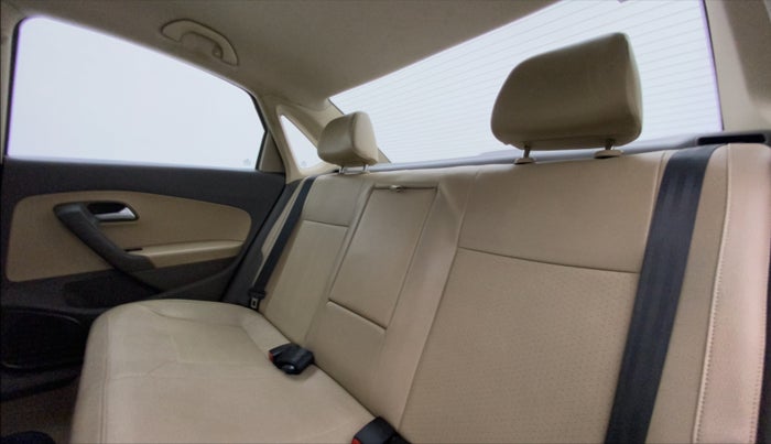 2016 Volkswagen Vento HIGHLINE 1.6 MPI, Petrol, Manual, 83,573 km, Right Side Rear Door Cabin