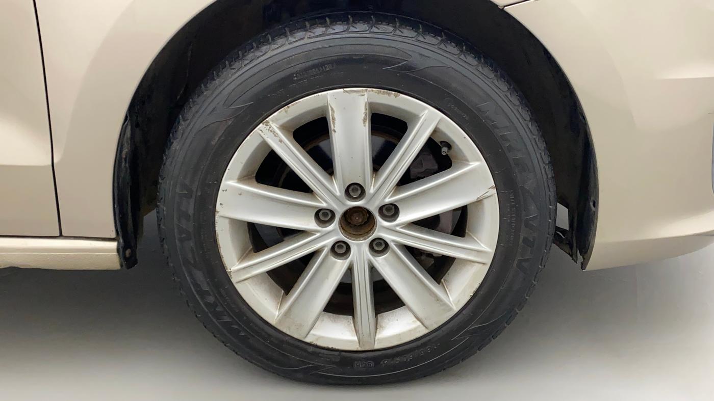 2016 Volkswagen Vento HIGHLINE 1.6 MPI, Petrol, Manual, 83,573 km, Right Front Wheel