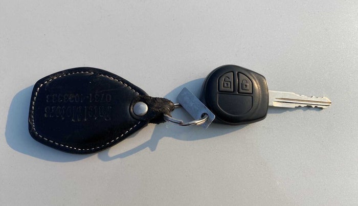 2015 Maruti Swift Dzire VXI, Petrol, Manual, 27,184 km, Key Close Up