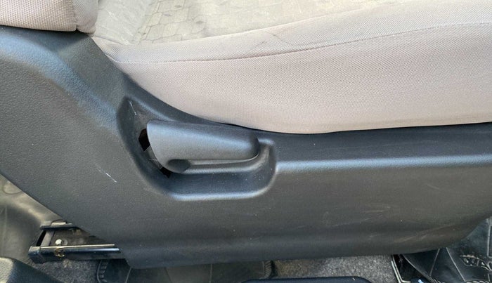 2014 Maruti Wagon R 1.0 VXI, Petrol, Manual, 62,647 km, Driver Side Adjustment Panel