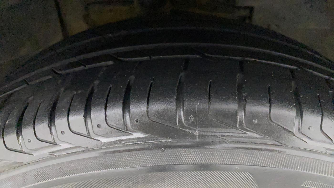 2020 Tata NEXON XZA PLUS (O) DIESEL, Diesel, Automatic, 50,737 km, Right Front Tyre Tread