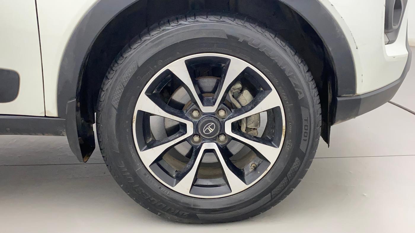 2020 Tata NEXON XZA PLUS (O) DIESEL, Diesel, Automatic, 50,737 km, Right Front Wheel