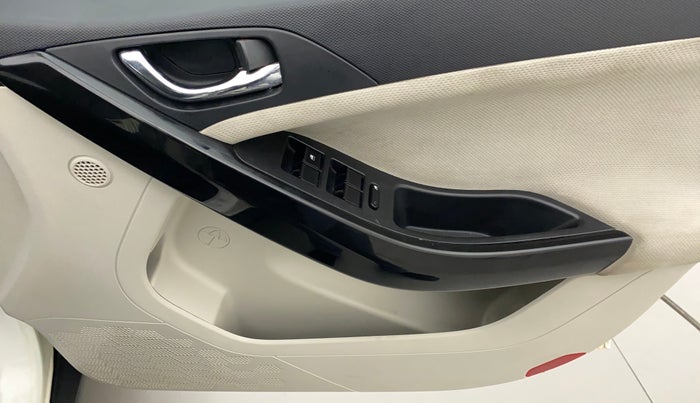 2020 Tata NEXON XZA PLUS (O) DIESEL, Diesel, Automatic, 50,737 km, Driver Side Door Panels Control