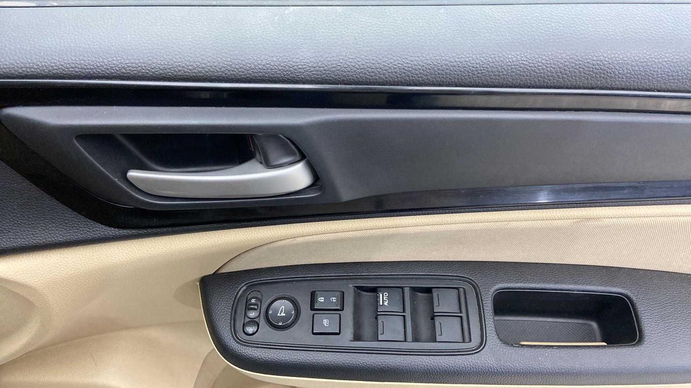 2018 Honda Amaze 1.2L I-VTEC S, Petrol, Manual, 49,168 km, Driver Side Door Panels Control