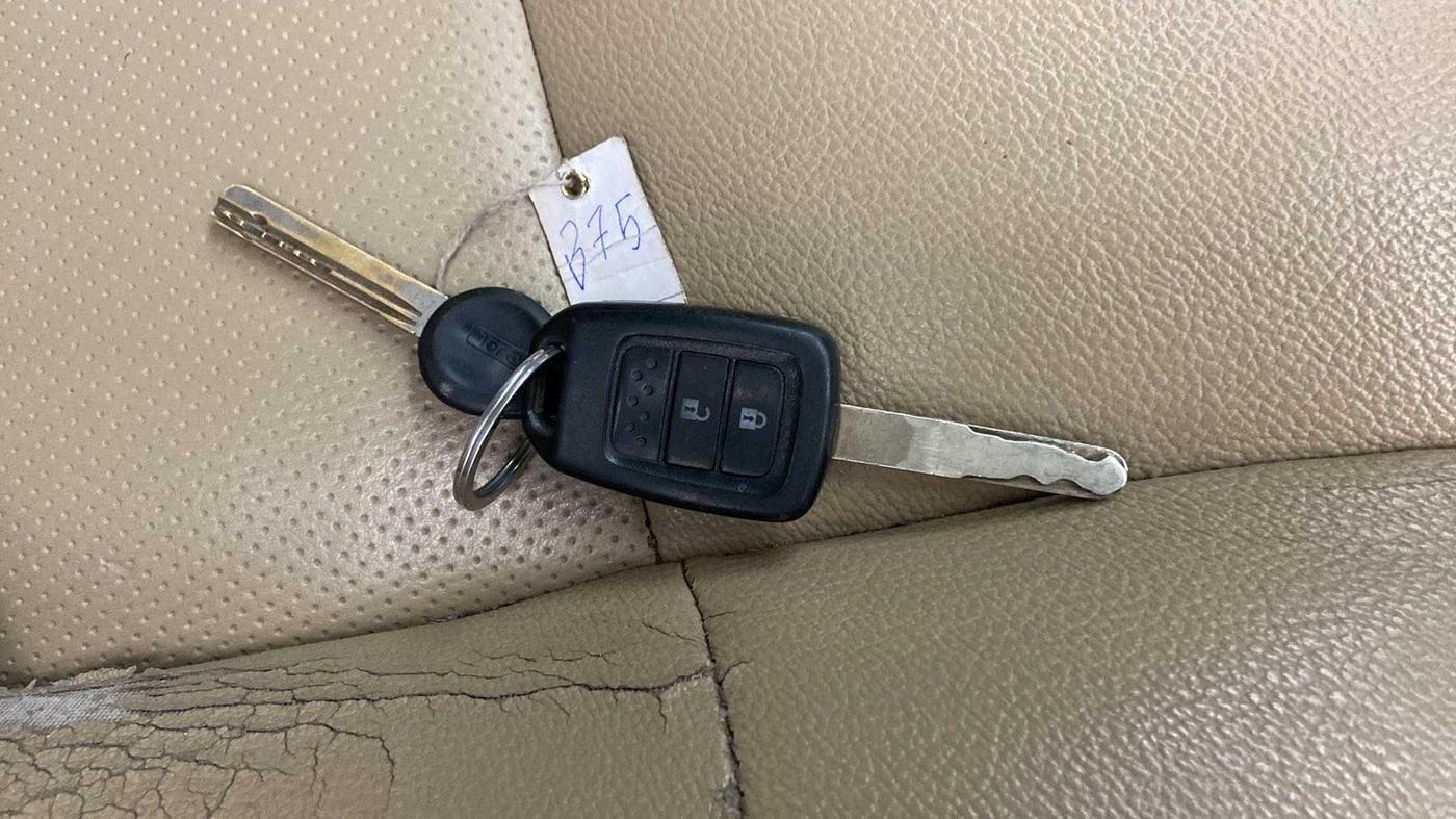 2018 Honda Amaze 1.2L I-VTEC S, Petrol, Manual, 49,168 km, Key Close Up