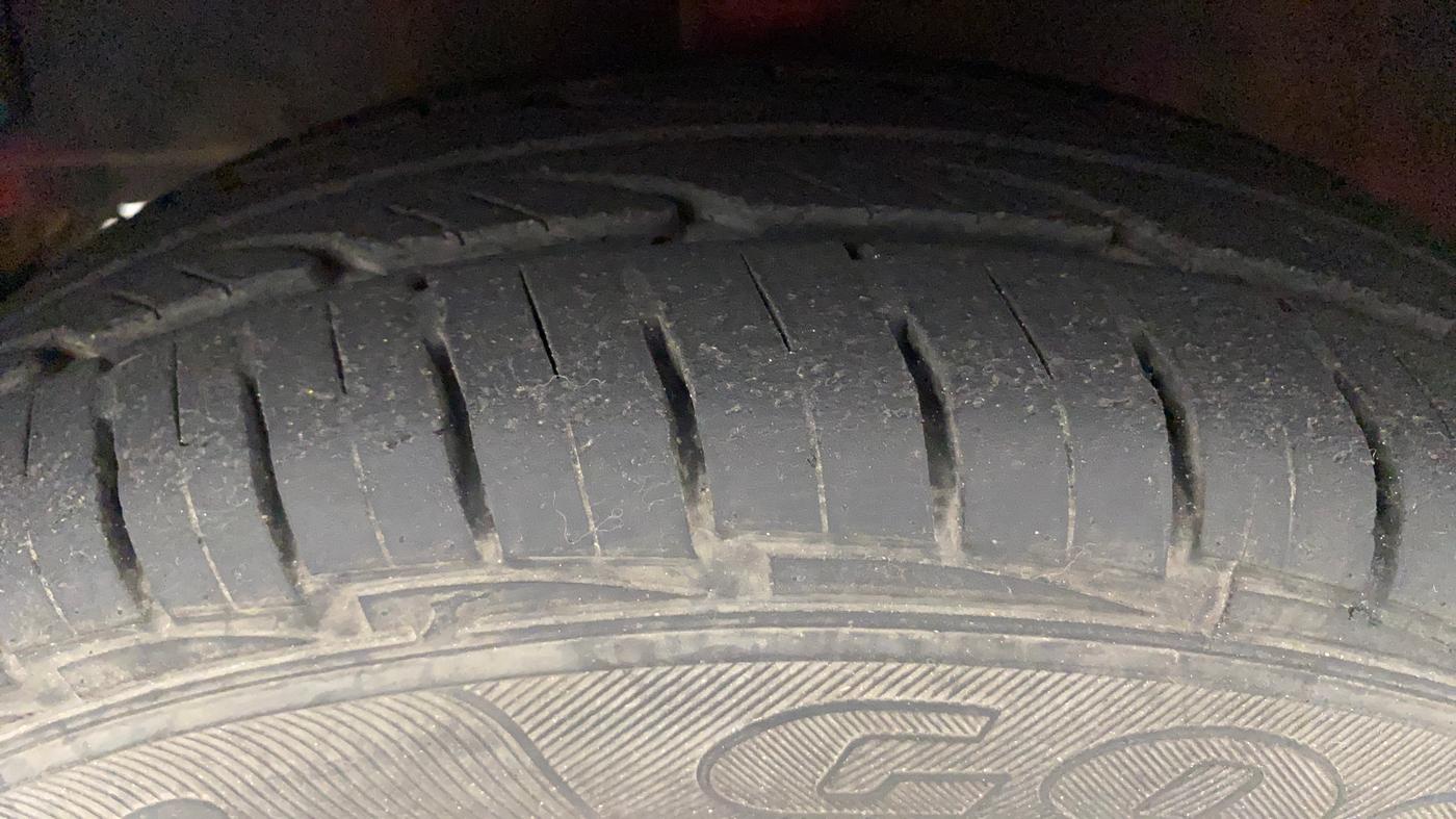 2015 Hyundai Eon ERA +, Petrol, Manual, 22,098 km, Left Front Tyre Tread