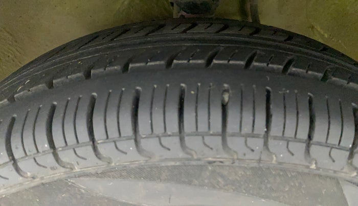 2016 Maruti Alto 800 VXI, Petrol, Manual, 63,270 km, Left Front Tyre Tread
