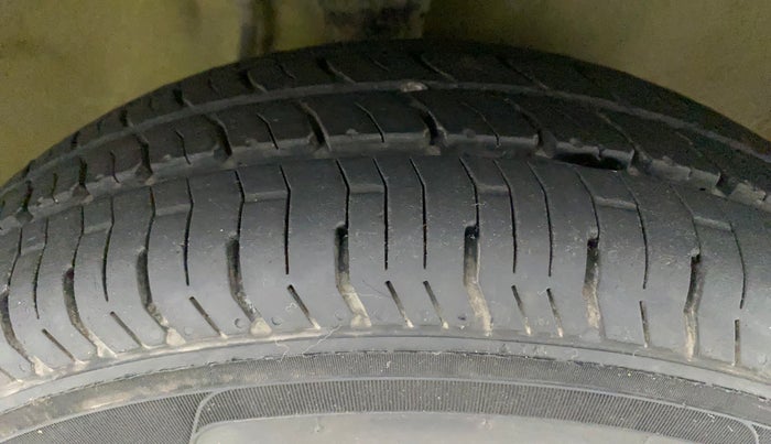 2016 Maruti Alto 800 VXI, Petrol, Manual, 63,270 km, Right Front Tyre Tread
