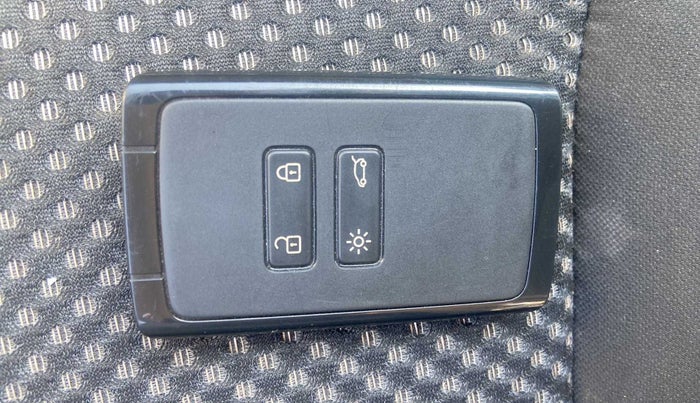 2019 Renault TRIBER RXZ, Petrol, Manual, 15,984 km, Lock system - Door lock knob has minor damage