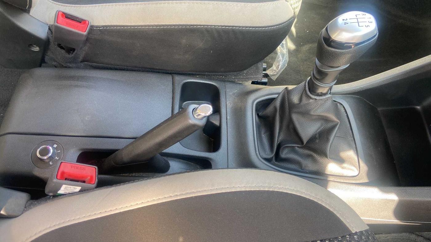 2019 Renault TRIBER RXZ, Petrol, Manual, 15,984 km, Gear Lever