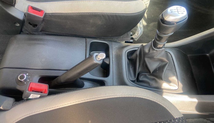 2019 Renault TRIBER RXZ, Petrol, Manual, 15,984 km, Gear Lever