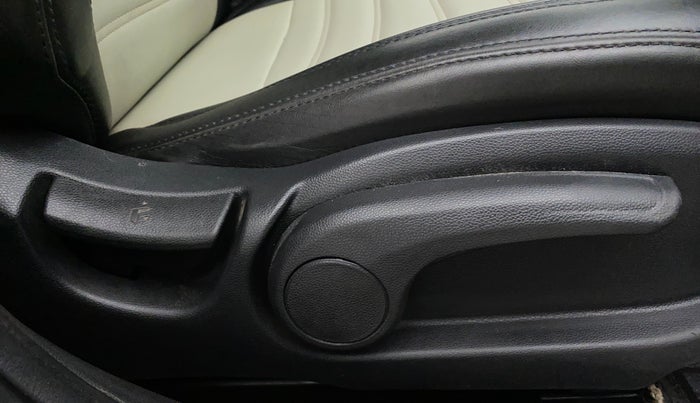 2017 Hyundai Elite i20 ASTA 1.2, Petrol, Manual, 54,147 km, Driver Side Adjustment Panel