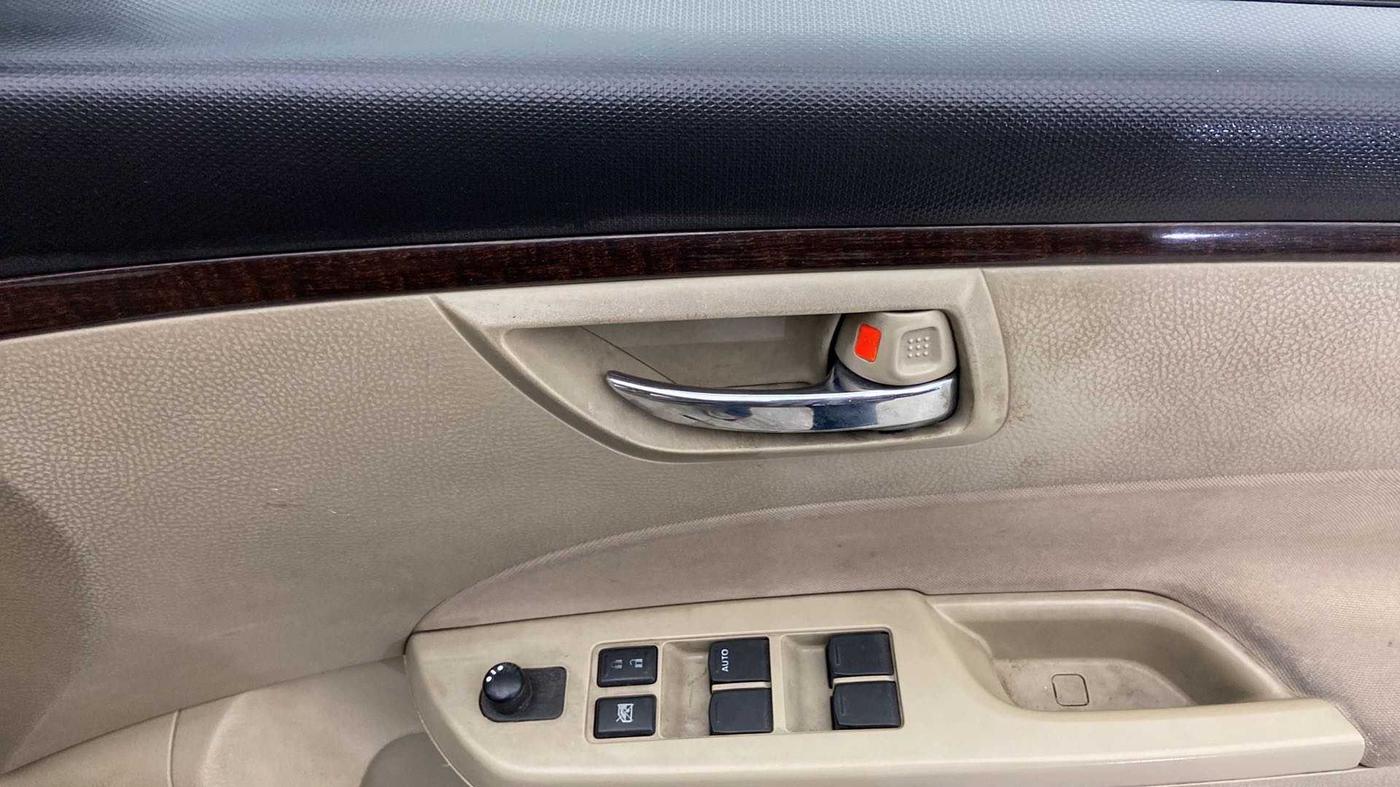 2012 Maruti Swift Dzire VXI, Petrol, Manual, 45,698 km, Driver Side Door Panels Control