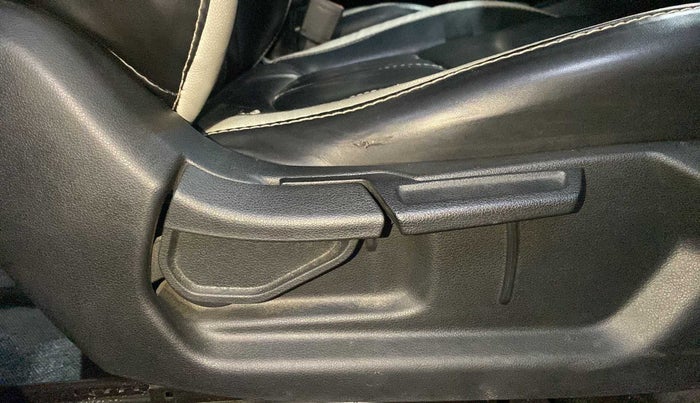 2020 Hyundai VENUE SX PLUS 1.0 TURBO DCT, Petrol, Automatic, 30,959 km, Driver Side Adjustment Panel