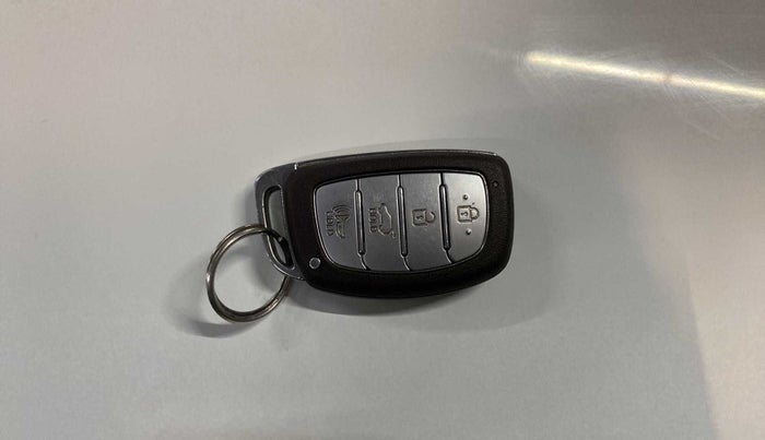 2020 Hyundai VENUE SX PLUS 1.0 TURBO DCT, Petrol, Automatic, 30,959 km, Key Close Up
