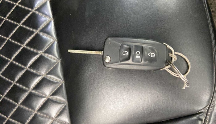 2020 Tata ALTROZ XE PETROL, Petrol, Manual, 34,363 km, Key Close Up