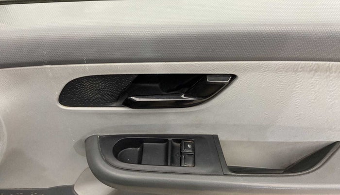 2020 Tata ALTROZ XE PETROL, Petrol, Manual, 34,363 km, Driver Side Door Panels Control