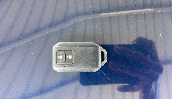 2023 Toyota Glanza V AMT, Petrol, Automatic, 37,472 km, Key Close Up