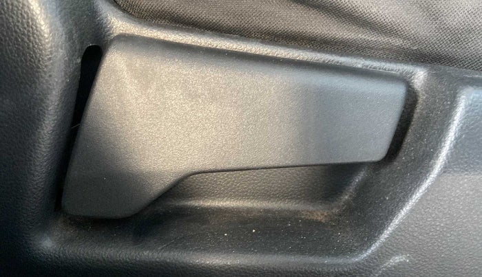 2019 Renault TRIBER RXZ, Petrol, Manual, 69,782 km, Driver Side Adjustment Panel