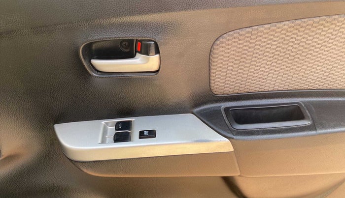 2014 Maruti Wagon R 1.0 LXI, Petrol, Manual, 84,322 km, Driver Side Door Panels Control