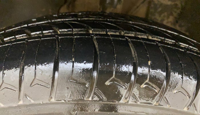 2020 Tata ALTROZ XE PETROL, Petrol, Manual, 58,689 km, Left Front Tyre Tread