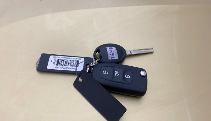 2020 Tata ALTROZ XE PETROL, Petrol, Manual, 58,689 km, Key Close Up