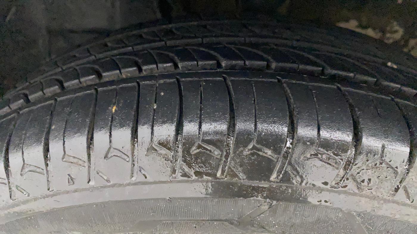 2019 Maruti New Wagon-R VXI (O) 1.2 AMT, Petrol, Automatic, 98,073 km, Left Front Tyre Tread
