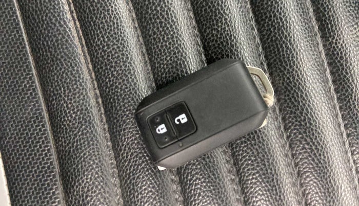 2021 Maruti Baleno ZETA CVT PETROL 1.2, Petrol, Automatic, 35,155 km, Key Close Up