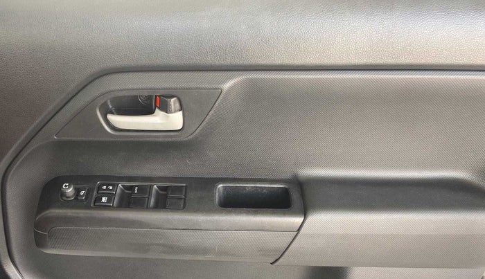 2020 Maruti New Wagon-R ZXI 1.2, Petrol, Manual, 52,693 km, Driver Side Door Panels Control