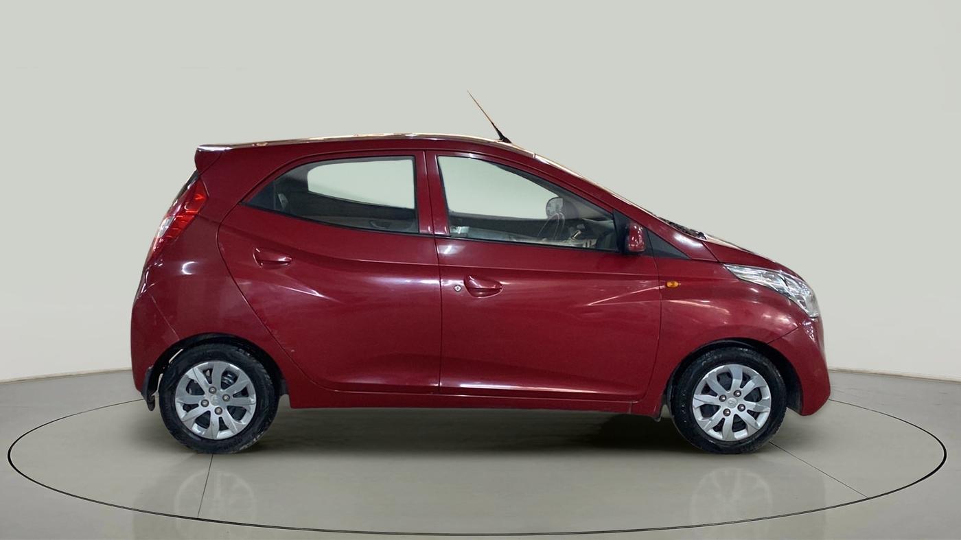 2015 Hyundai Eon SPORTZ, Petrol, Manual, 50,129 km, Right Side View