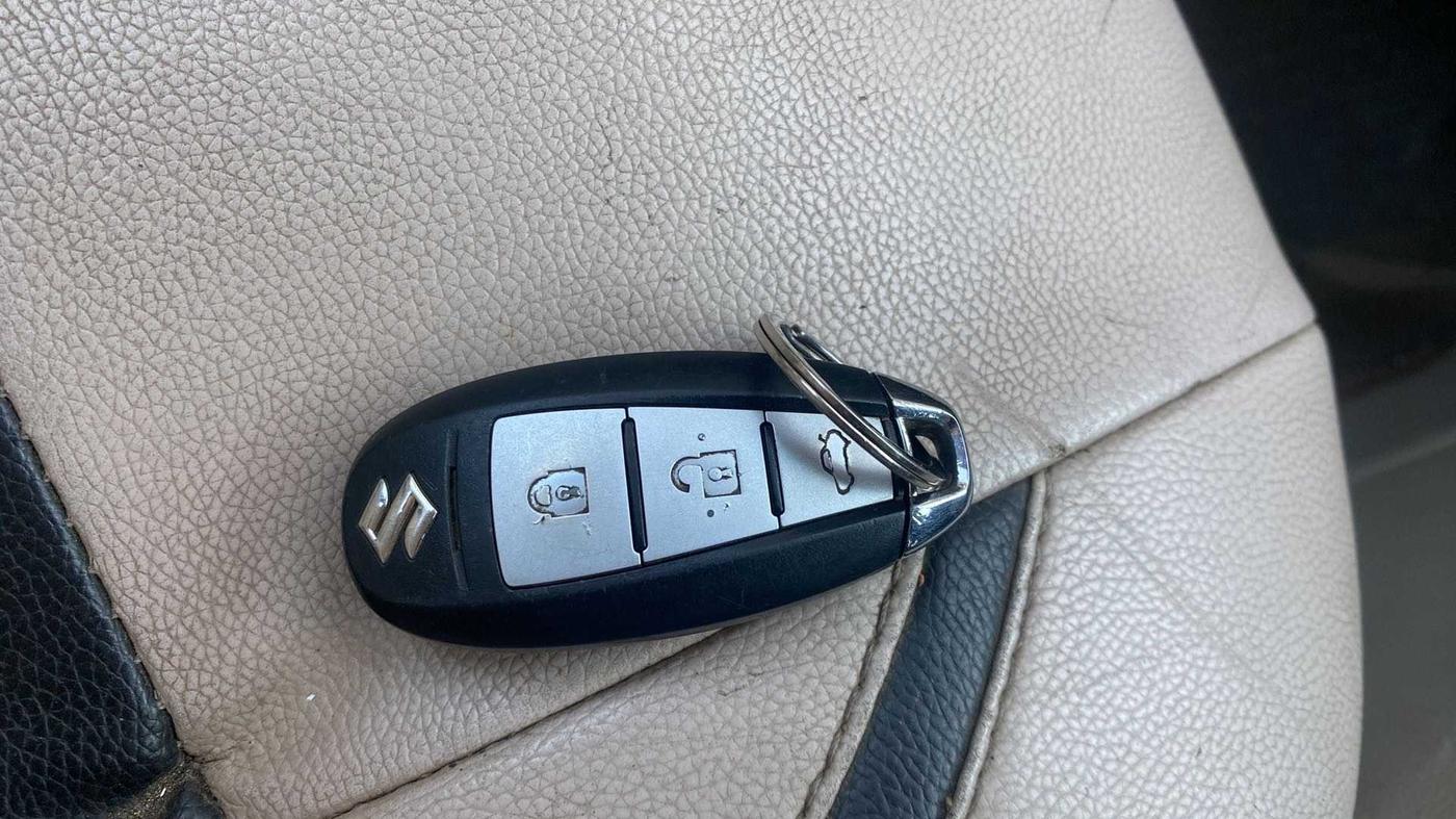2015 Maruti Ciaz ZXI, Petrol, Manual, 98,458 km, Key Close Up
