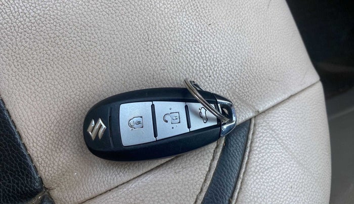 2015 Maruti Ciaz ZXI, Petrol, Manual, 98,458 km, Key Close Up