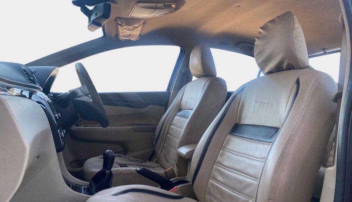2015 Maruti Ciaz ZXI, Petrol, Manual, 98,458 km, Right Side Front Door Cabin