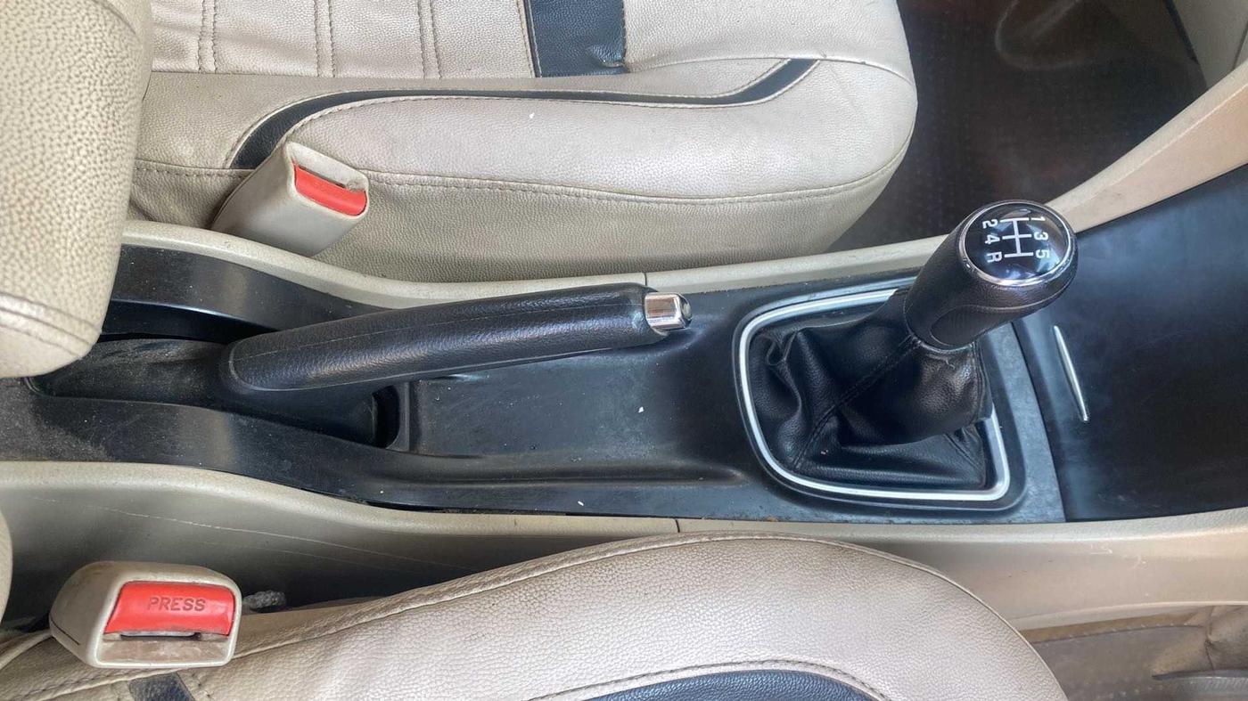 2015 Maruti Ciaz ZXI, Petrol, Manual, 98,458 km, Gear Lever