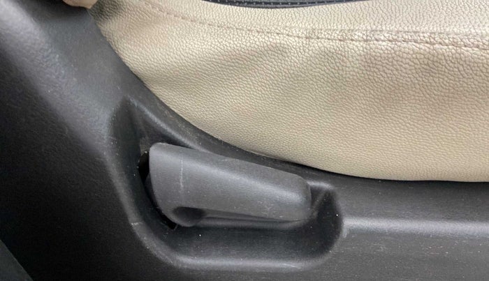 2017 Maruti Wagon R 1.0 VXI, Petrol, Manual, 37,408 km, Driver Side Adjustment Panel
