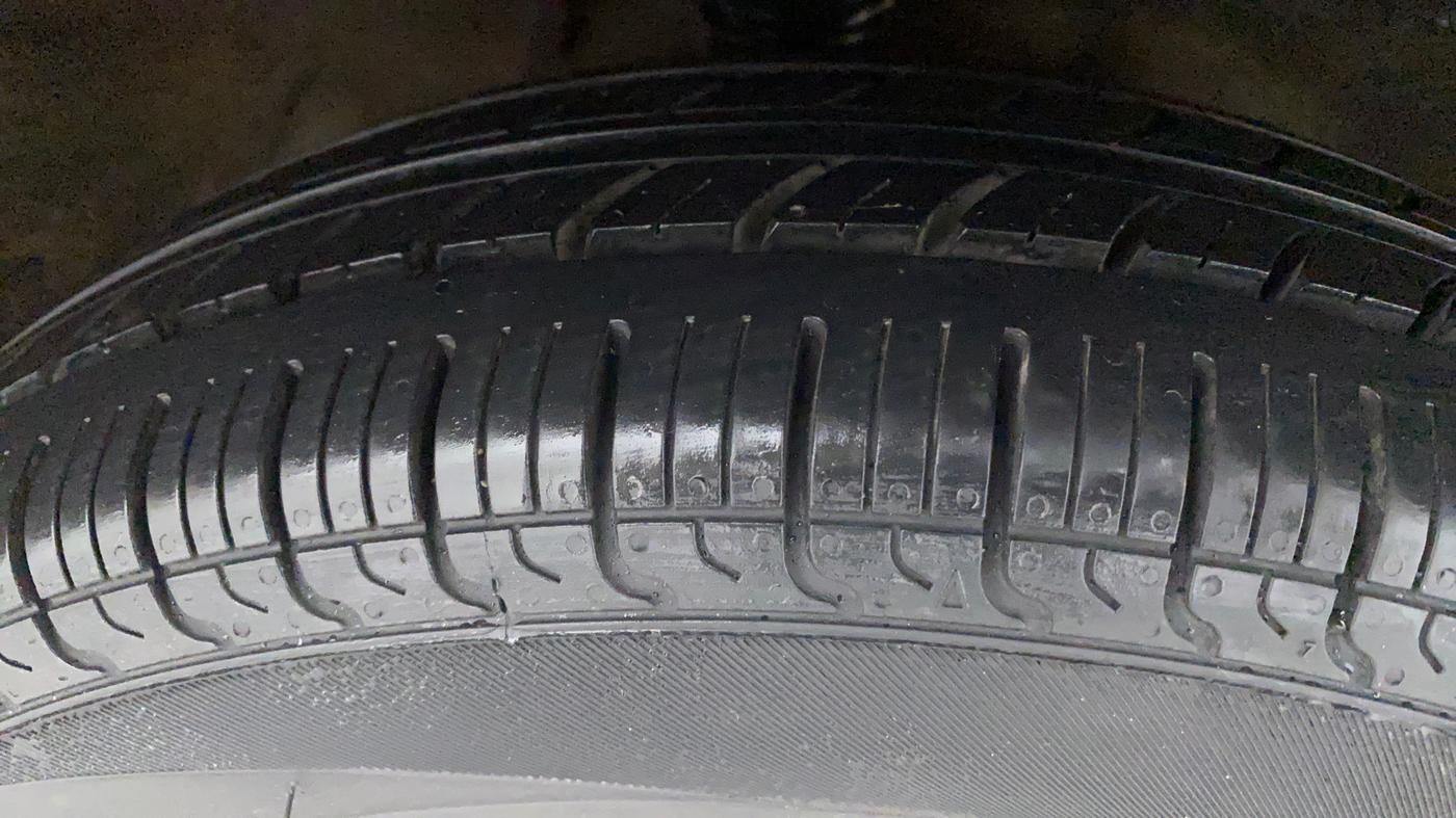 2018 Maruti Alto 800 LXI, Petrol, Manual, 65,504 km, Right Front Tyre Tread