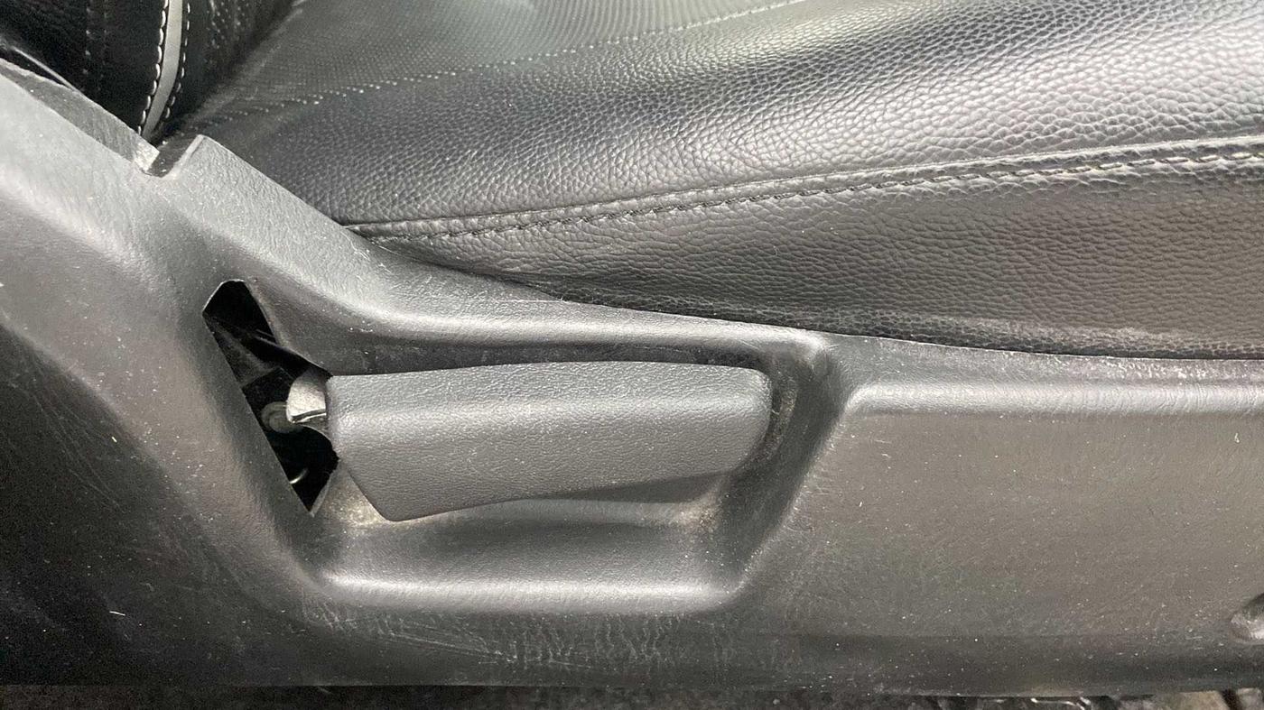 2019 Maruti Alto VXI, Petrol, Manual, 4,501 km, Driver Side Adjustment Panel