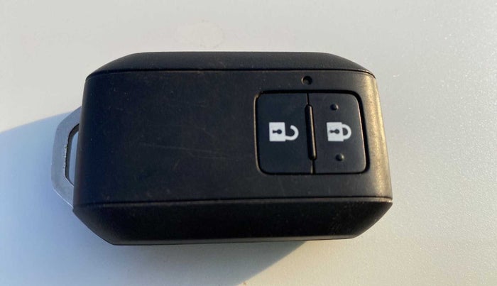 2019 Maruti Baleno ZETA PETROL 1.2, Petrol, Manual, 33,792 km, Key Close Up