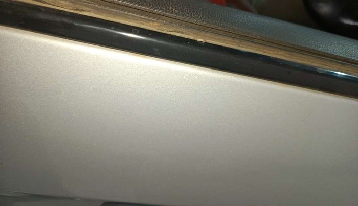 2016 Hyundai Eon ERA +, Petrol, Manual, 46,007 km, Driver-side door - Weather strip has minor damage