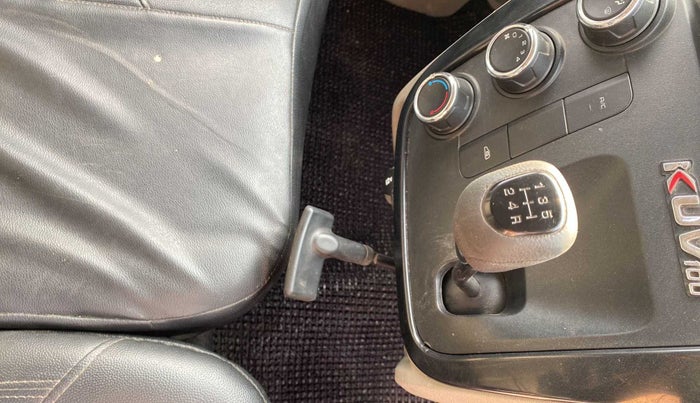 2016 Mahindra Kuv100 K2 6 STR, Petrol, Manual, 34,183 km, Gear Lever