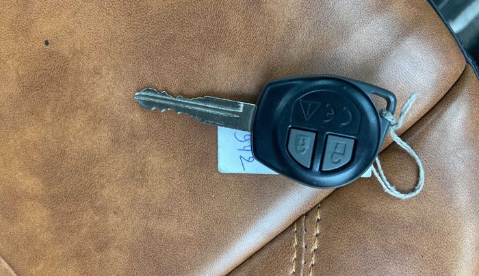 2018 Maruti Swift VXI, Petrol, Manual, 65,106 km, Key Close Up