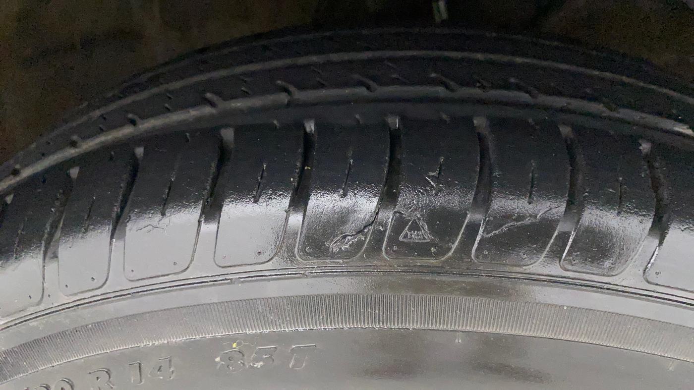 2021 Maruti Swift VXI, Petrol, Manual, 27,459 km, Right Front Tyre Tread