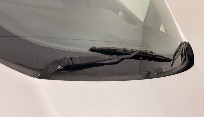2015 Ford Ecosport TREND 1.5L PETROL, Petrol, Manual, 72,464 km, Front windshield - Wiper blade not fixed properly
