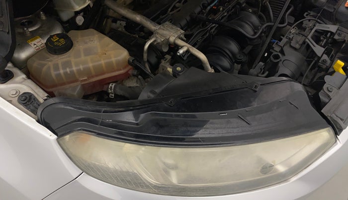2015 Ford Ecosport TREND 1.5L PETROL, Petrol, Manual, 72,464 km, Right headlight - Clamp has minor damage