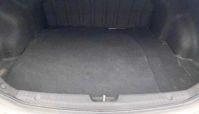 2012 Hyundai Verna FLUIDIC 1.6 CRDI SX, Diesel, Manual, 97,843 km, Boot Inside