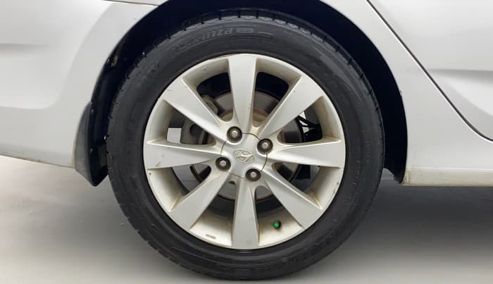 2012 Hyundai Verna FLUIDIC 1.6 CRDI SX, Diesel, Manual, 97,843 km, Right Rear Wheel