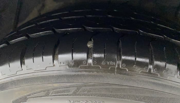 2012 Hyundai Verna FLUIDIC 1.6 CRDI SX, Diesel, Manual, 97,843 km, Left Rear Tyre Tread