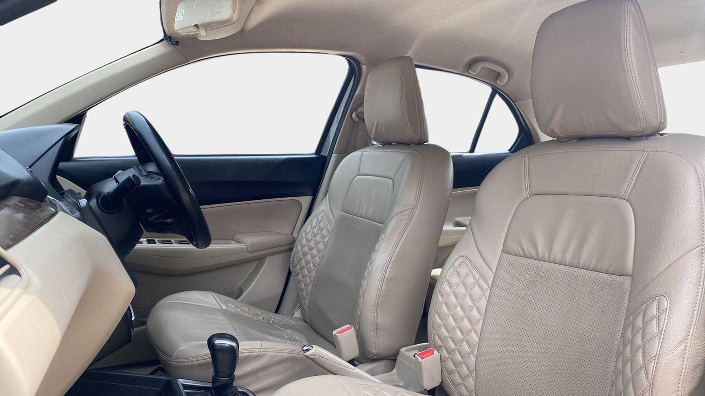 2019 Maruti Dzire VXI AMT, Petrol, Automatic, 1,14,253 km, Right Side Front Door Cabin