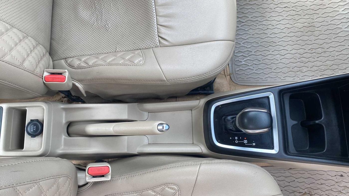 2019 Maruti Dzire VXI AMT, Petrol, Automatic, 1,14,253 km, Gear Lever