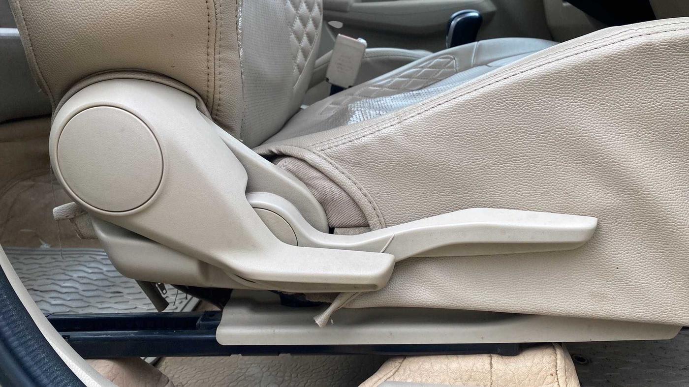 2019 Maruti Dzire VXI AMT, Petrol, Automatic, 1,14,253 km, Driver Side Adjustment Panel